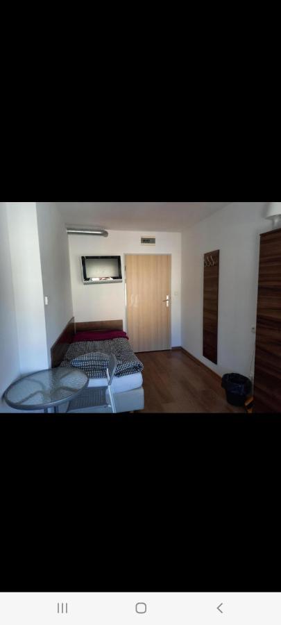 Проживання в сім'ї Amber House