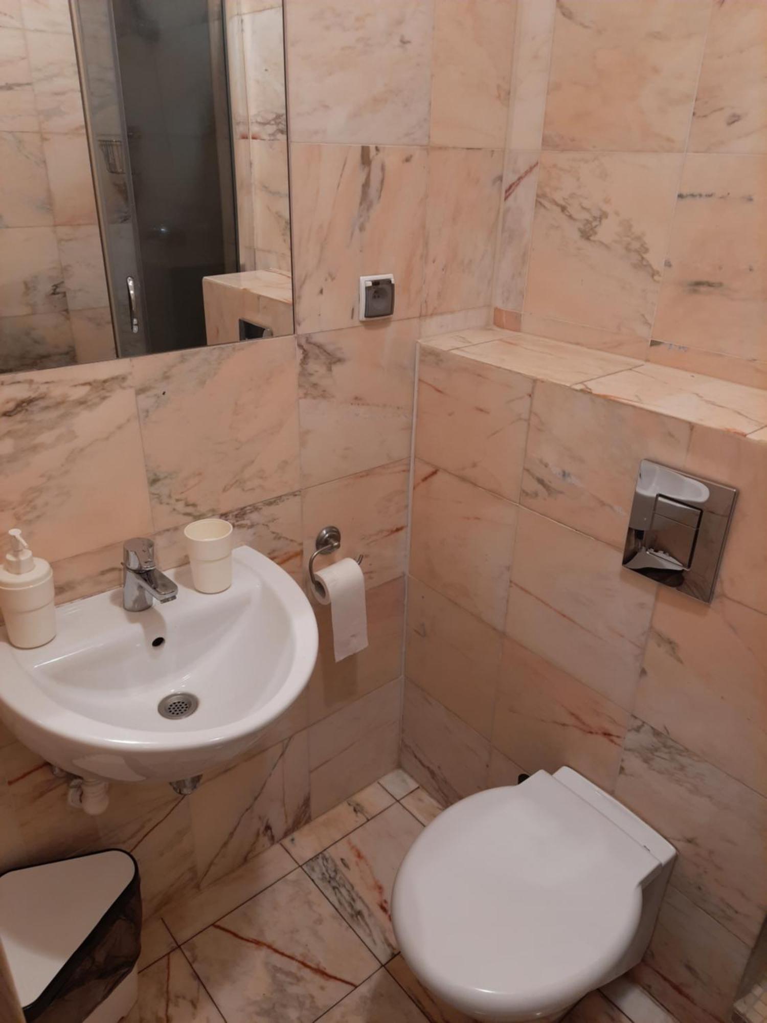 Проживання в сім'ї Amber House