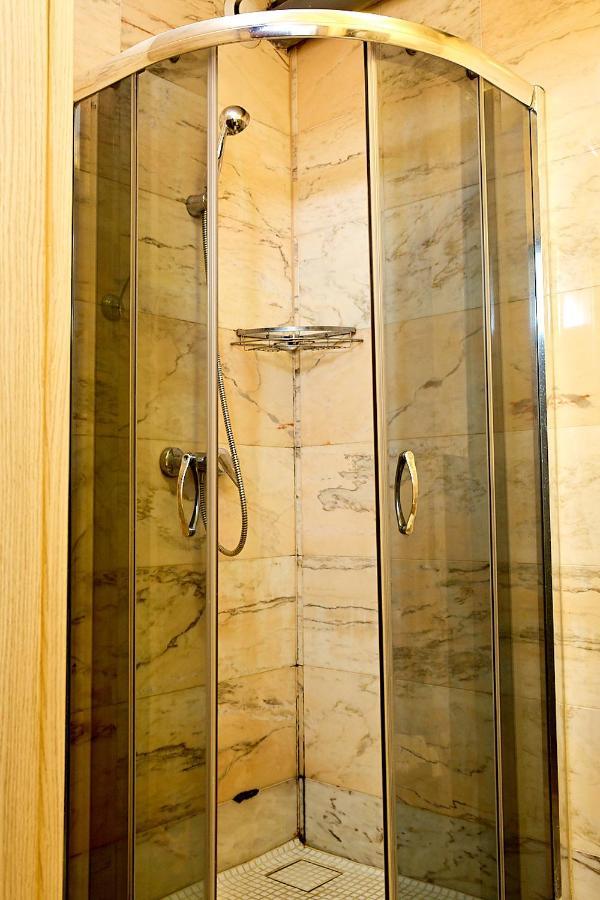 Проживання в сім'ї Amber House